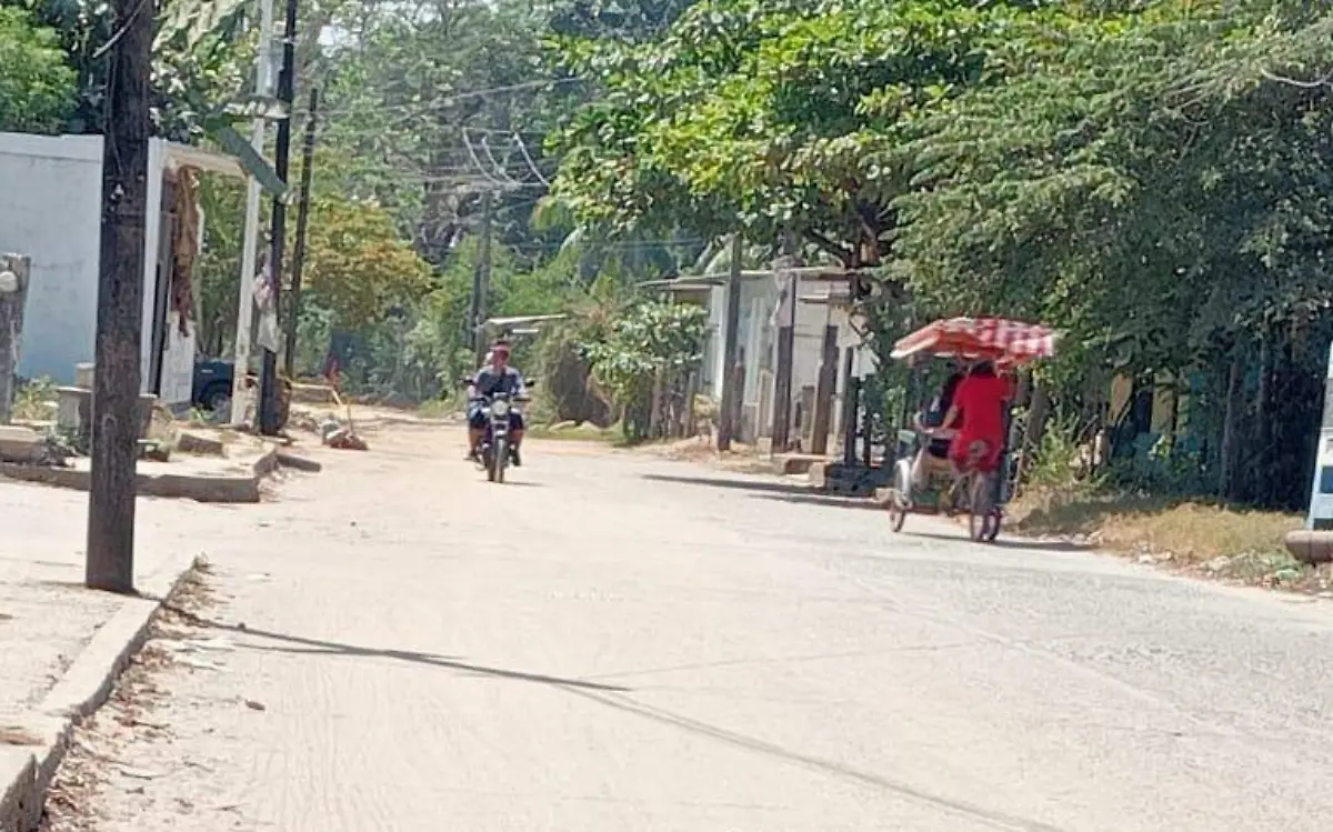 motociclista en carretera